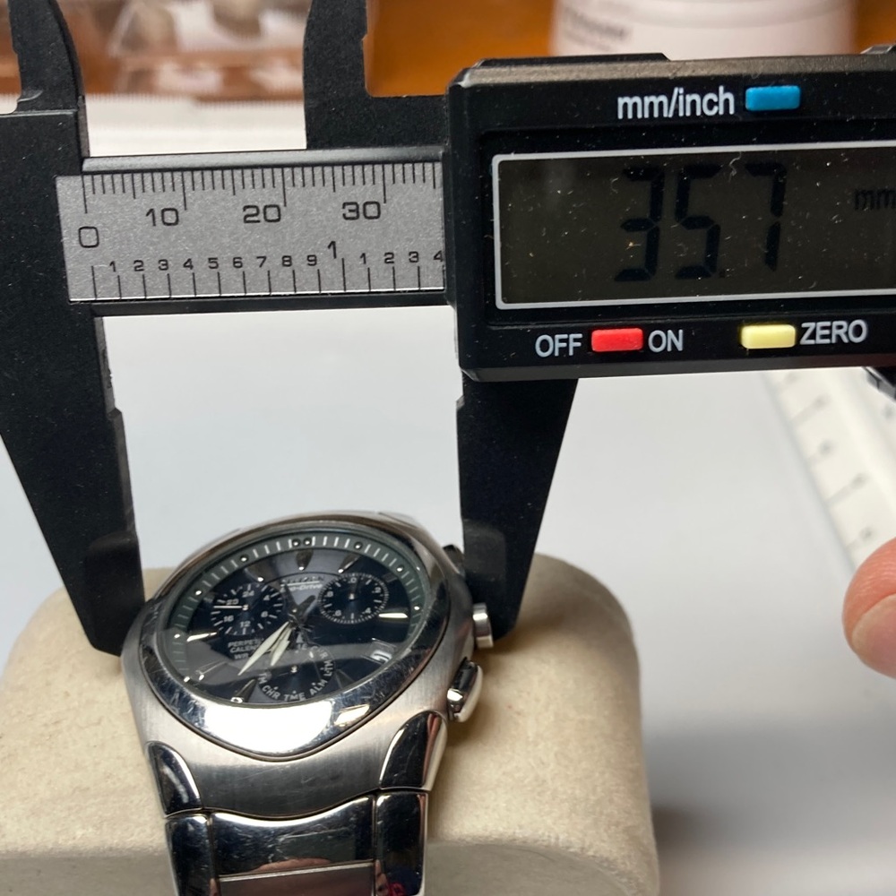 Citizen perpetual calendar Eco Drive, E810-H27074, stainless, small wrist only - Picture 14 of 14